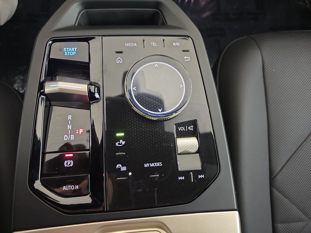 Certified 2024 BMW iX xDrive50 w/ Premium Package AWD/4WD image 25