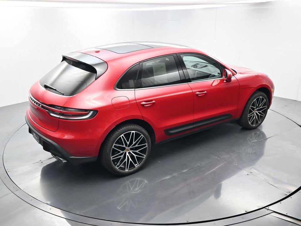 Certified 2025 Porsche Macan AWD/4WD image 40