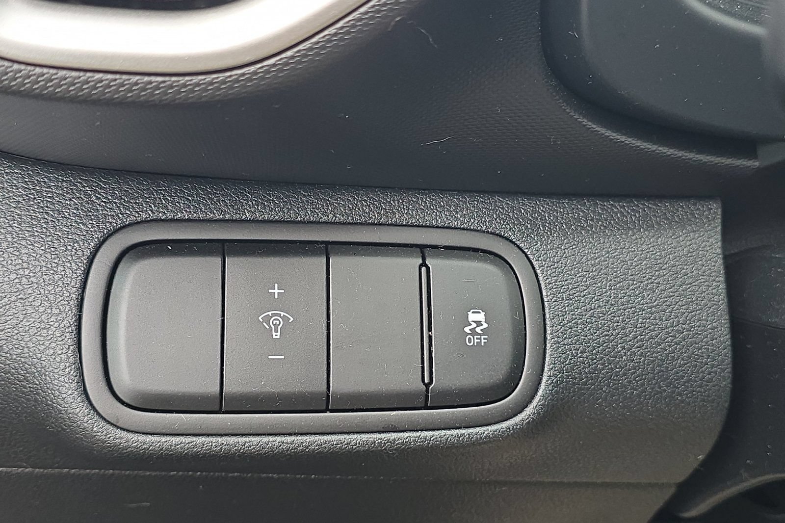 Used 2026 Hyundai Venue SEL FWD image 29