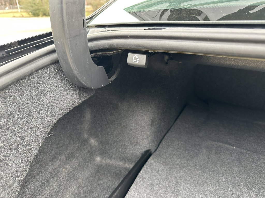 Used 2015 Volkswagen Passat 1.8T SEL Premium image 24