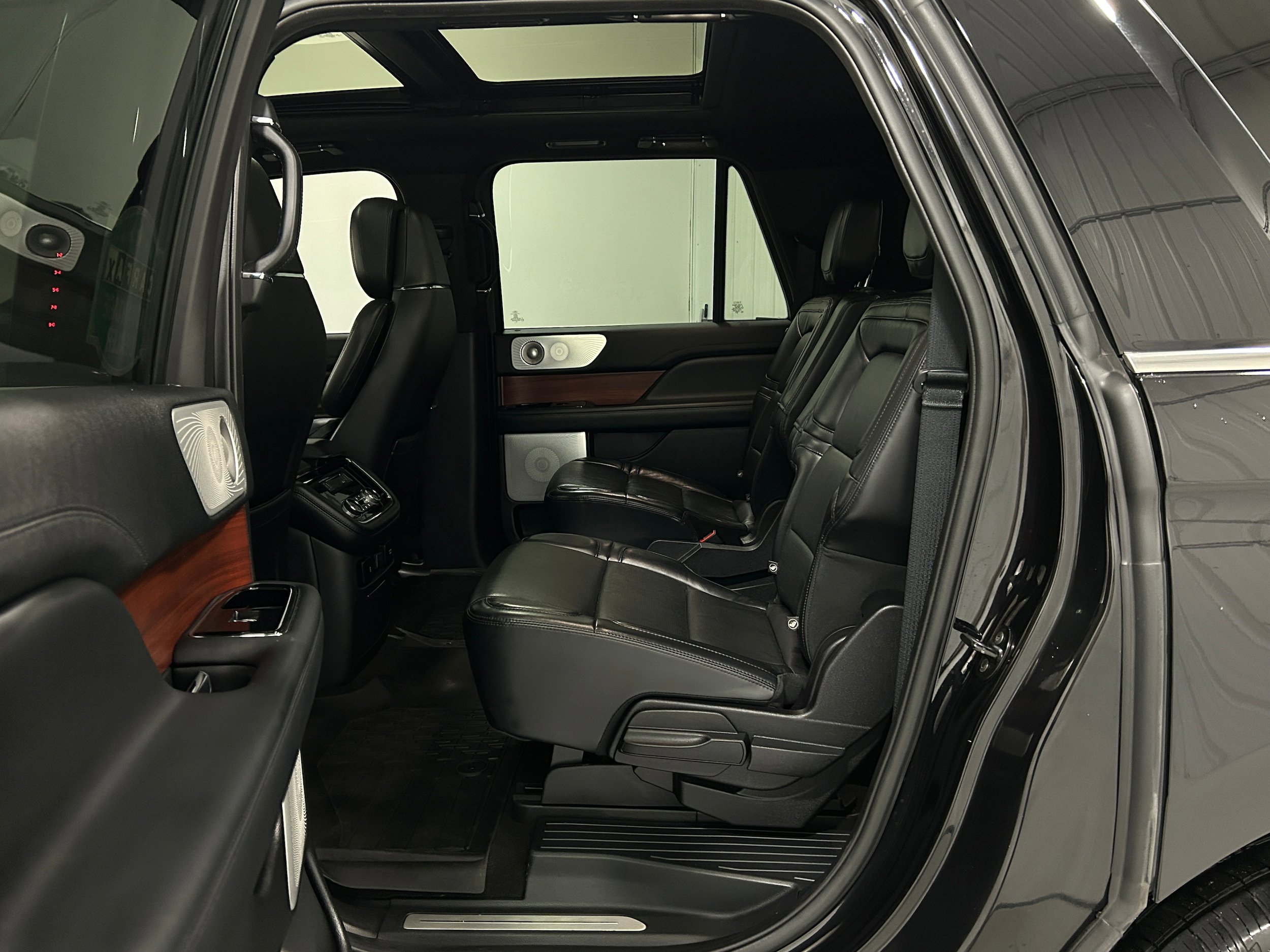 Used 2020 Lincoln Navigator L Reserve w/ Equipment Group 208A Reserve AWD/4WD image 30