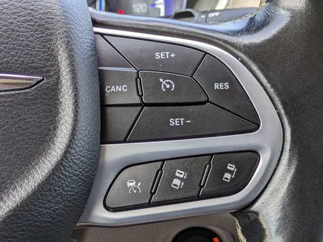 Used 2021 Chrysler Pacifica Touring-L FWD image 30