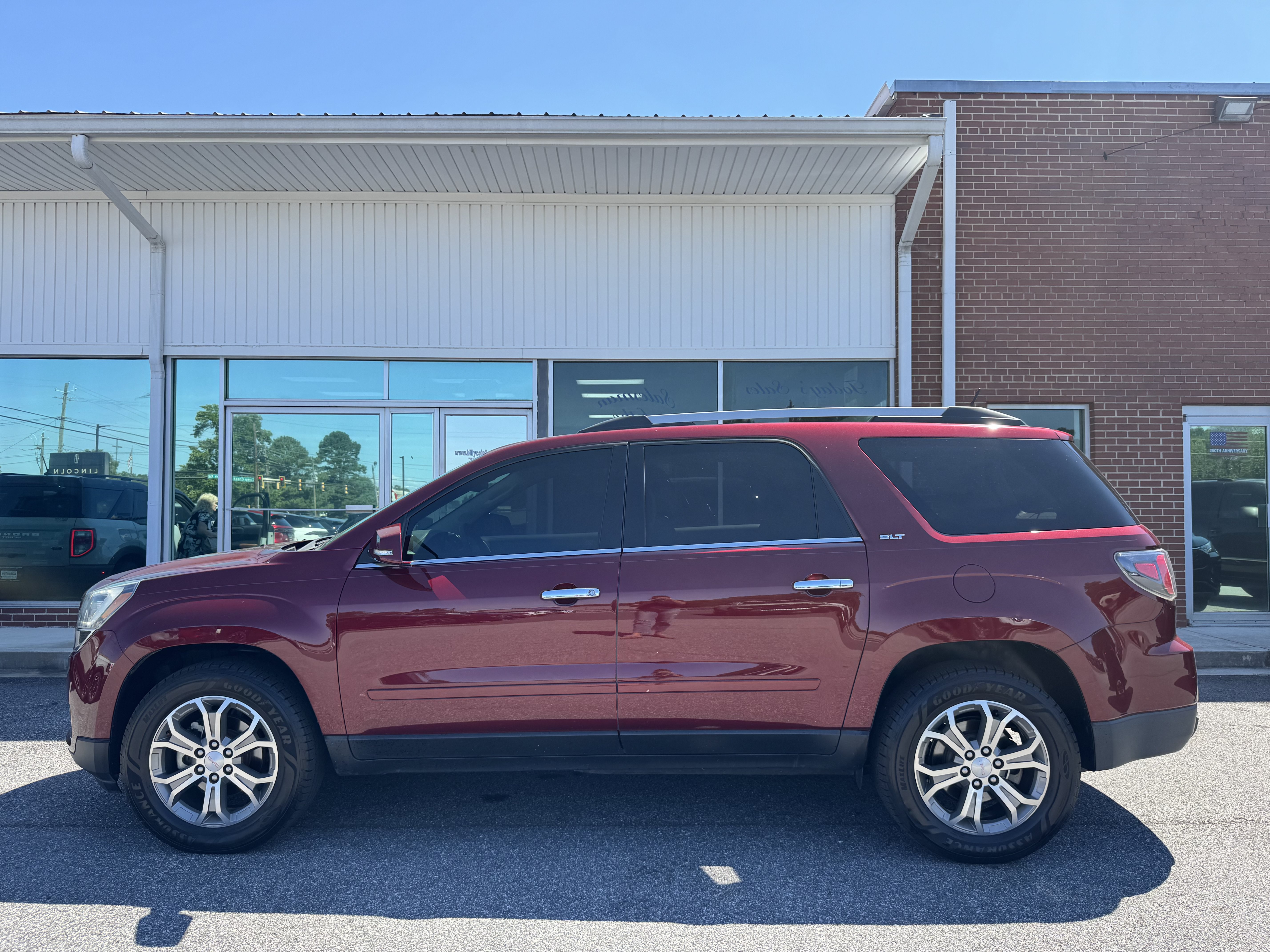 Used 2016 GMC Acadia SLT w/ Open Road Package FWD image 1