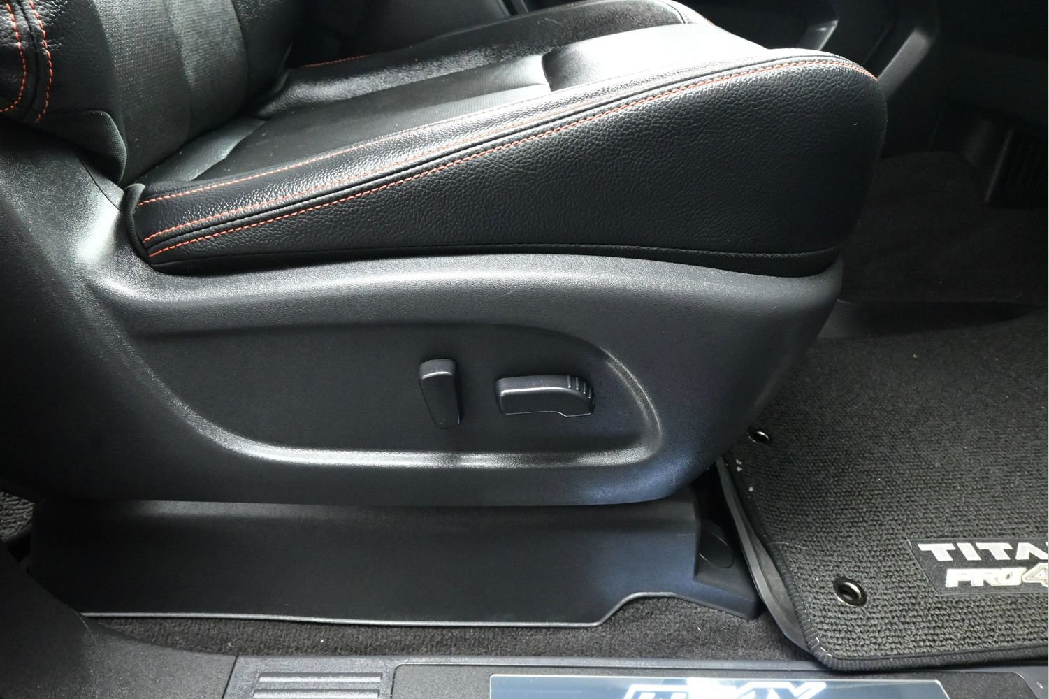 Certified 2024 Nissan Titan XD AWD/4WD image 15
