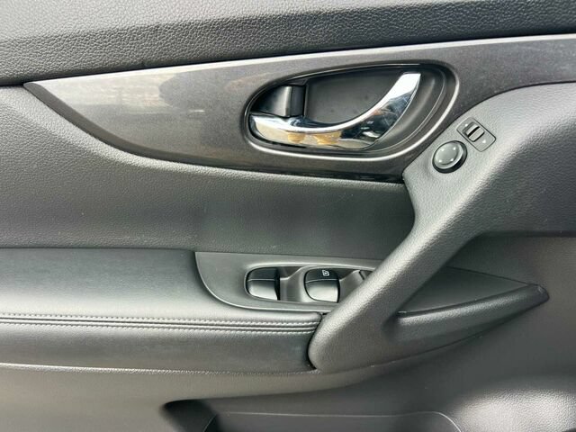Used 2017 Nissan Rogue SV AWD/4WD image 11