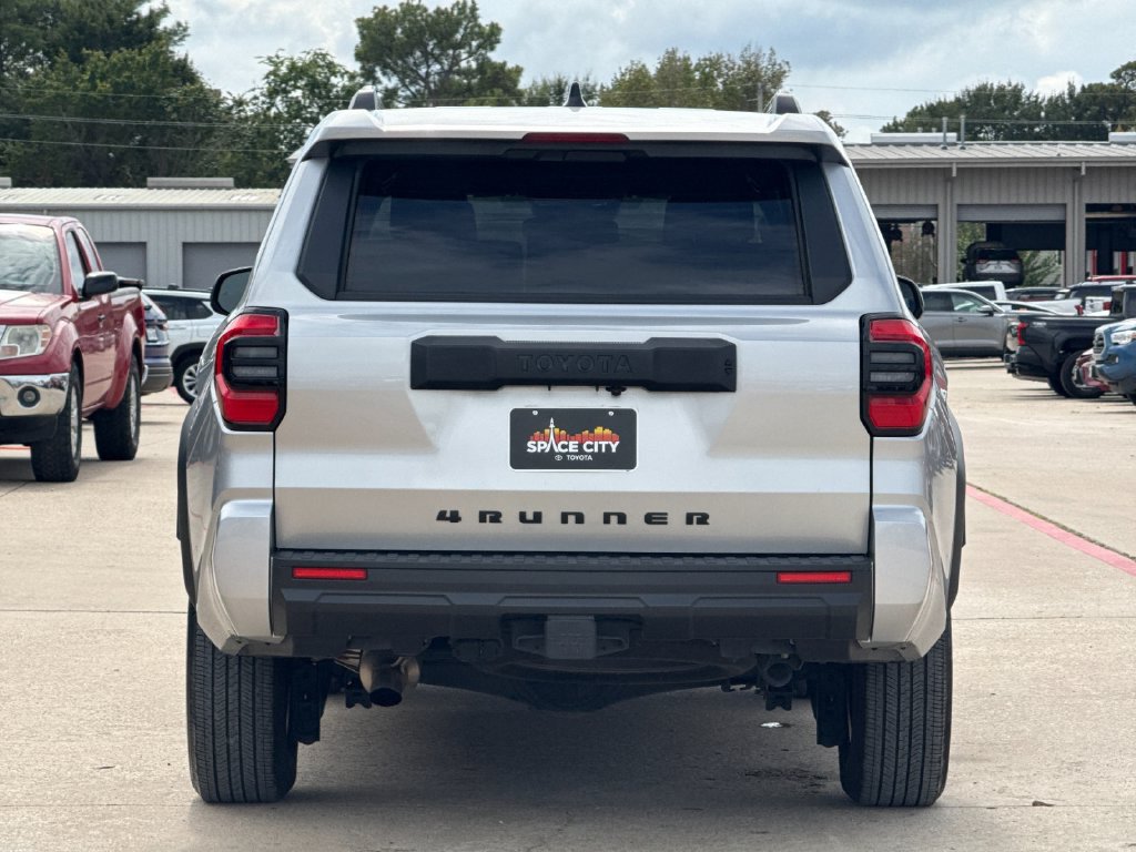 Used 2025 Toyota 4Runner SR5 AWD/4WD image 5