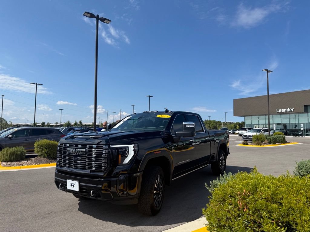 Used 2025 GMC Sierra 2500 Denali Ultimate AWD/4WD image 9