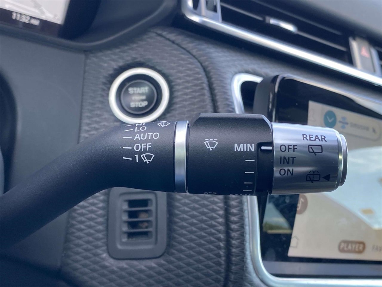 Used 2021 Land Rover Range Rover Velar R-Dynamic S image 24