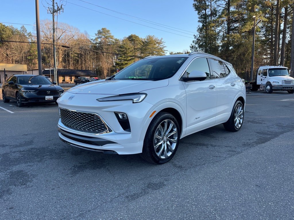 Used 2024 Buick Encore GX Avenir w/ Avenir Technology Package image 2