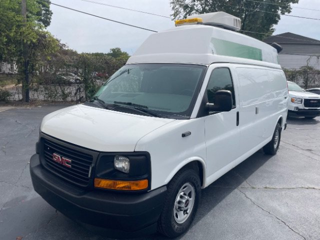 Used 2017 GMC Savana 3500 Extended RWD image 2