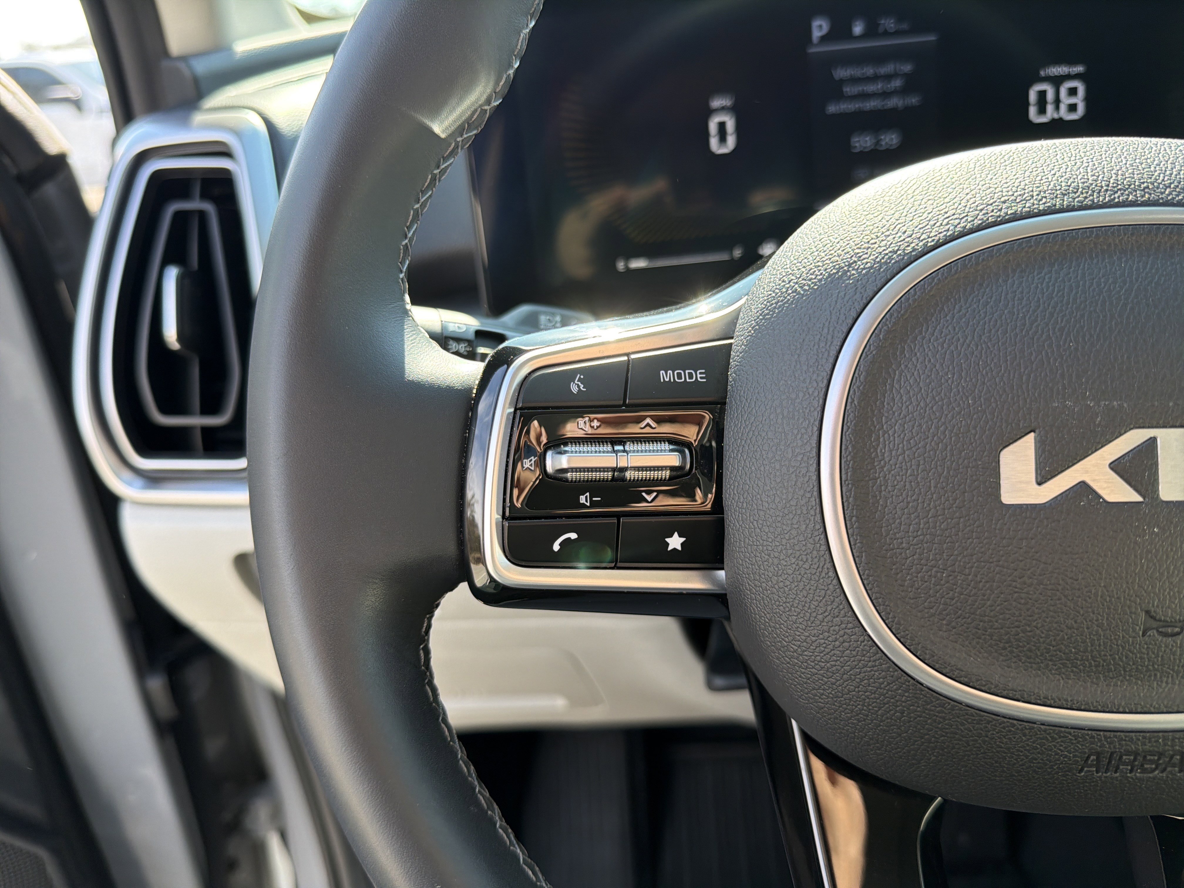 Used 2025 Kia Sorento EX w/ Panoramic Sunroof Package image 34