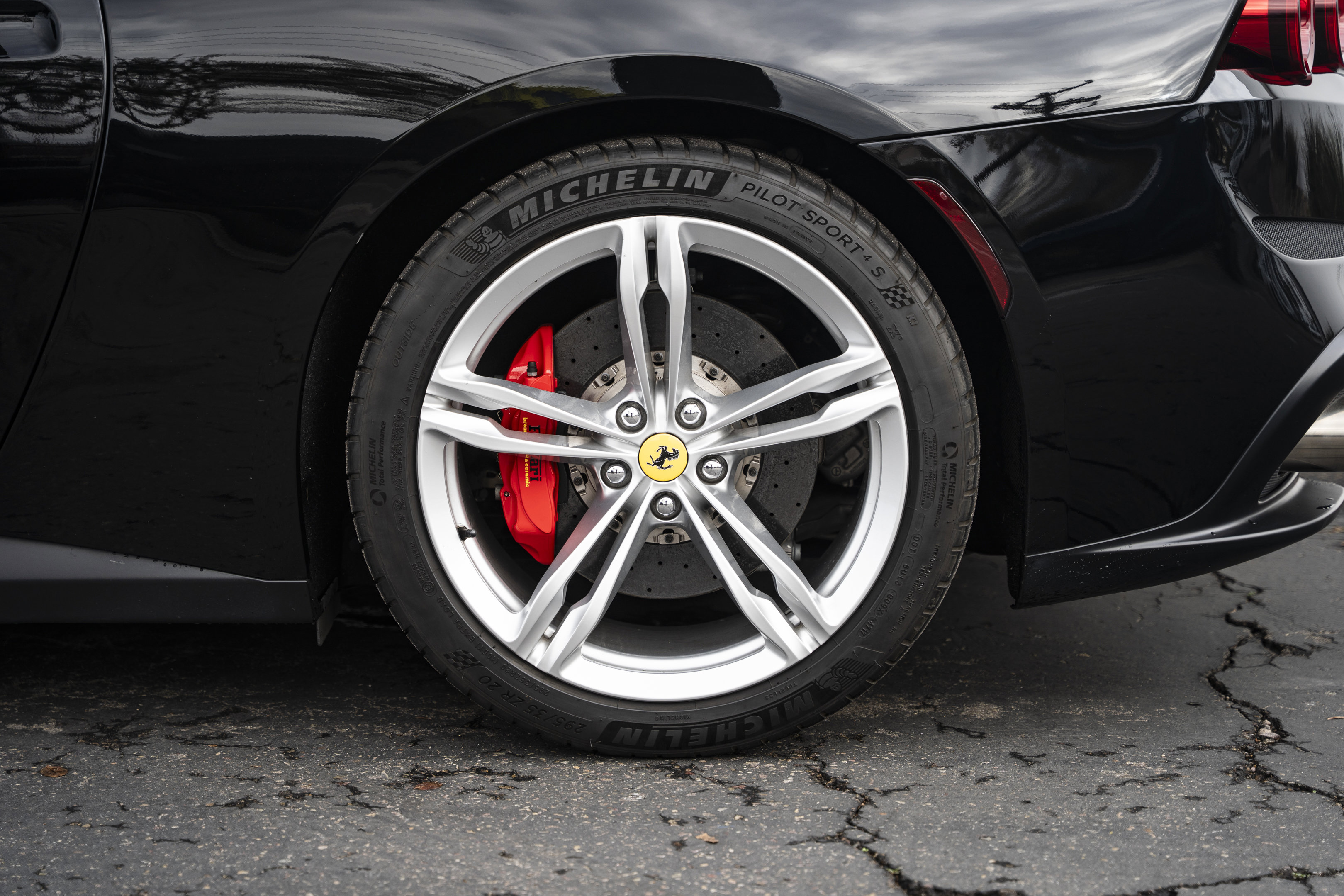 Certified 2018 Ferrari GTC4Lusso image 10