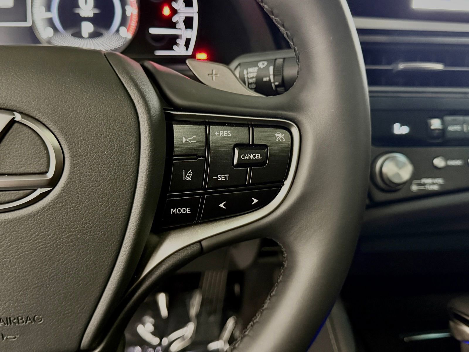 Used 2025 Lexus ES 350 w/ Accessory Package (Z1) image 28