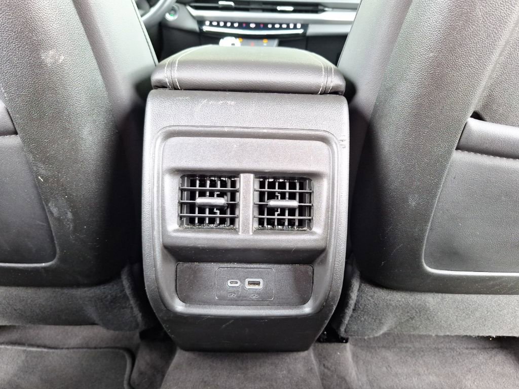 Used 2024 Cadillac XT4 Premium Luxury image 18