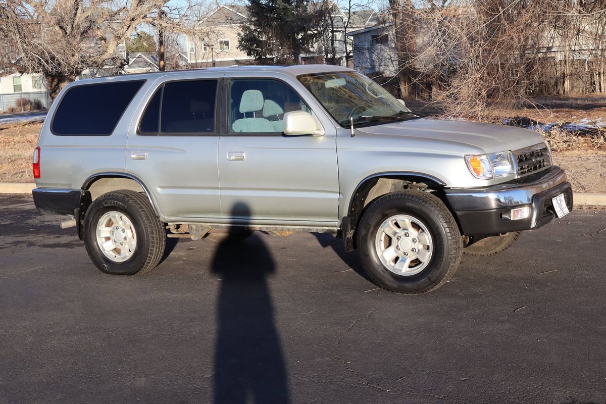 Used 2000 Toyota 4Runner SR5 image 2