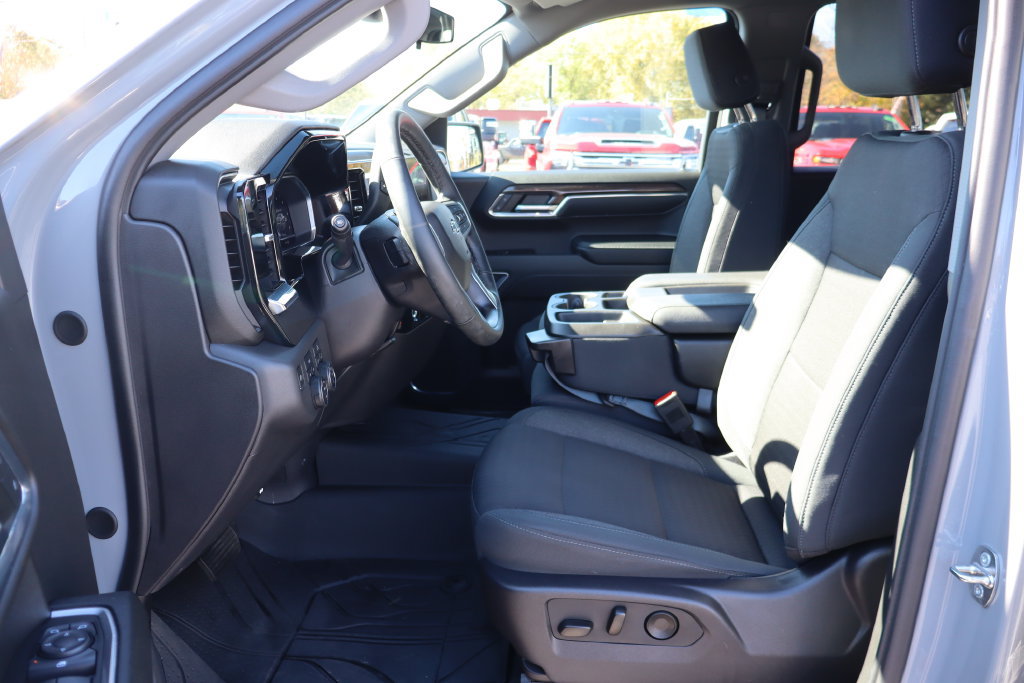 Used 2024 Chevrolet Silverado 1500 RST w/ LPO, Liner Protection Package AWD/4WD image 4