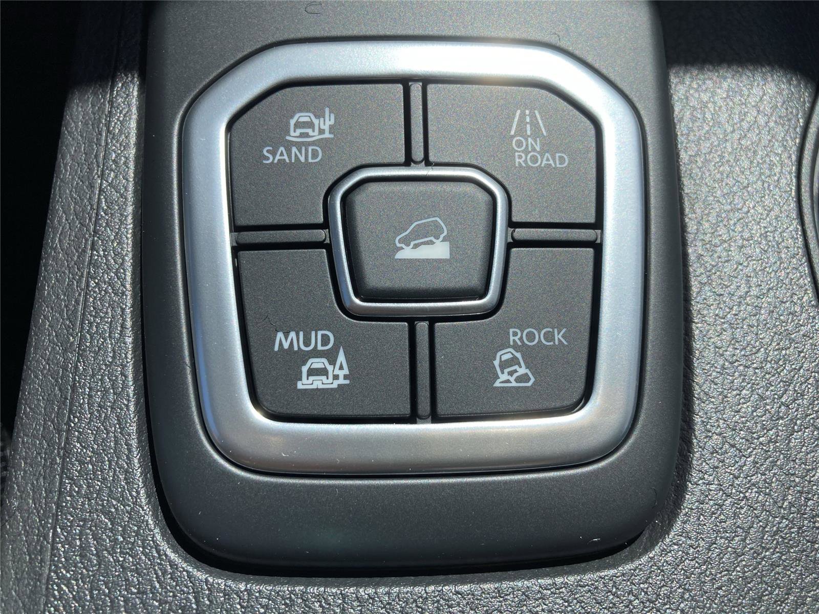 New 2026 Nissan Frontier PRO-4X w/ Pro-4x Convenience Package image 17