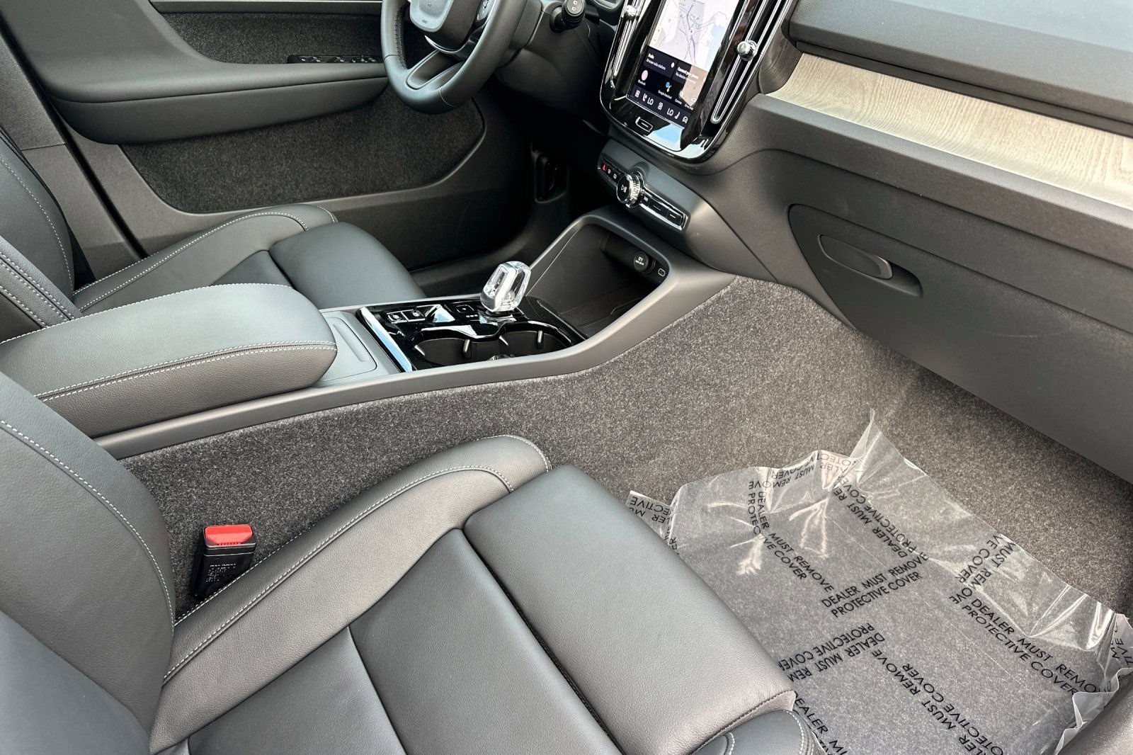New 2026 Volvo XC40 B5 Plus w/ Climate Package image 18
