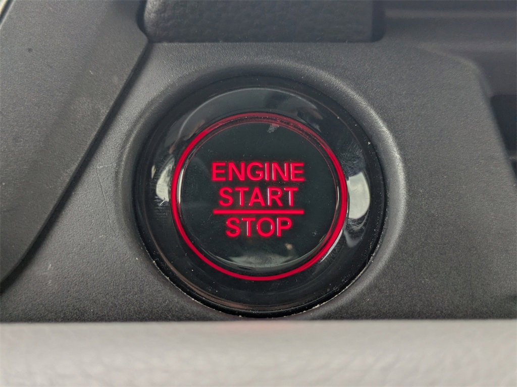 Used 2025 Honda Pilot Touring image 29