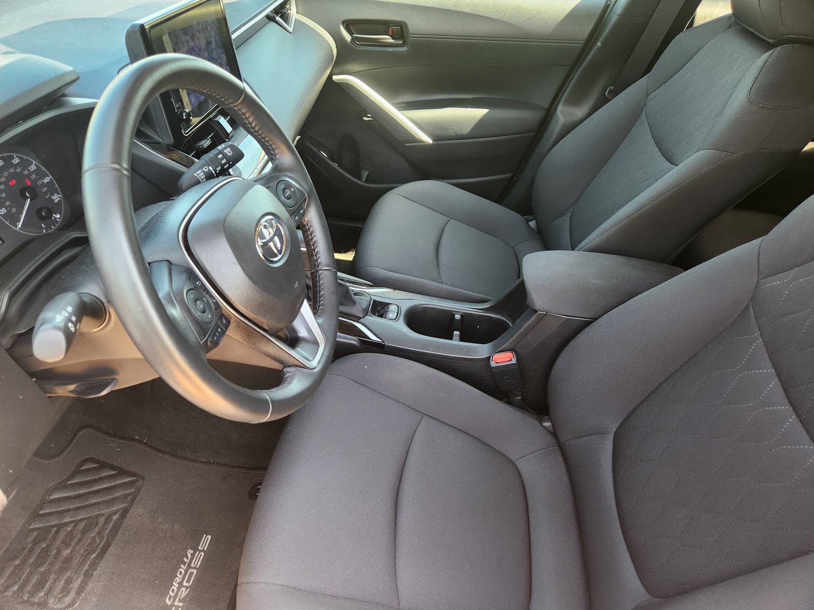 Used 2024 Toyota Corolla Cross LE FWD image 16