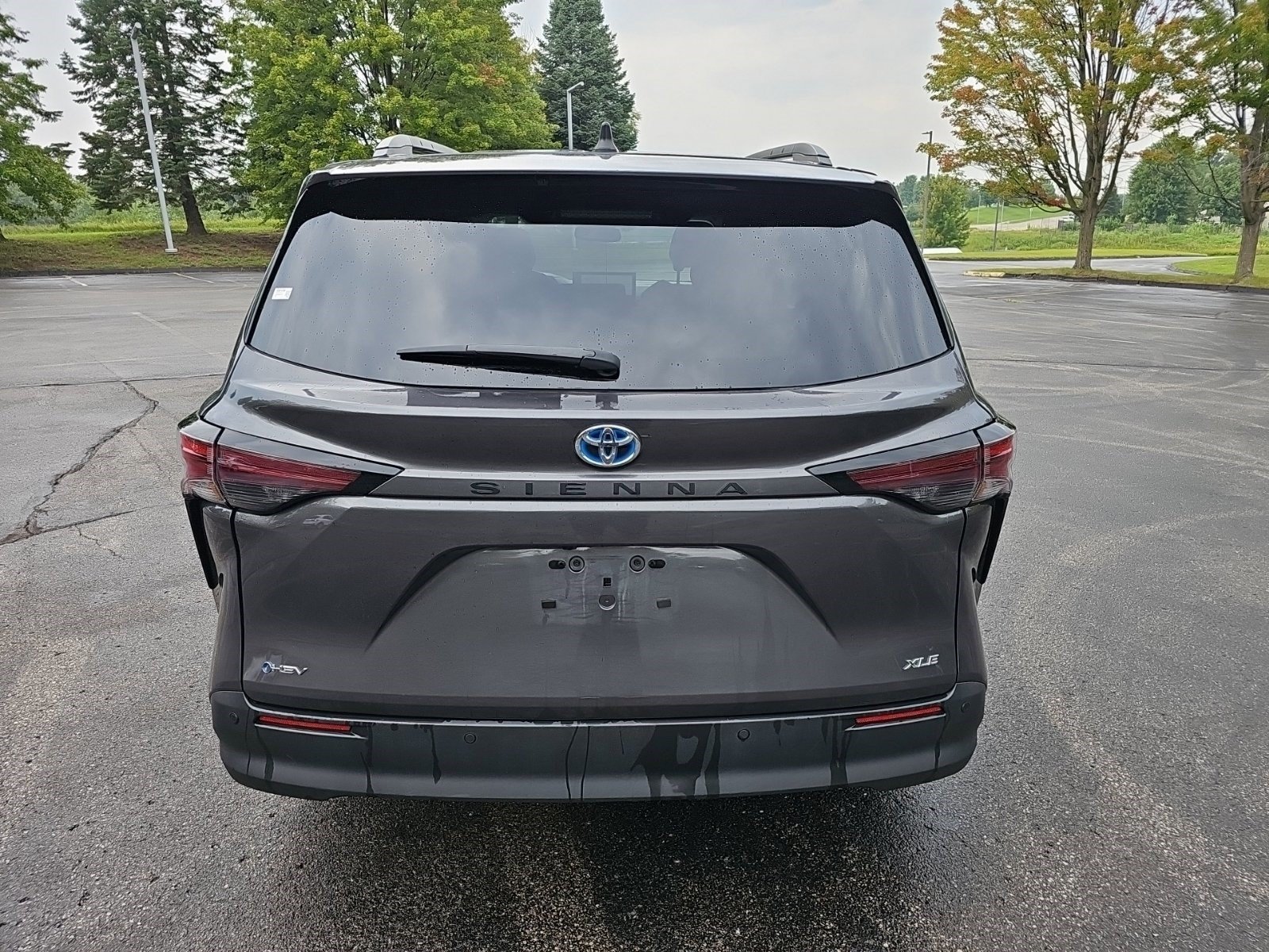 Used 2025 Toyota Sienna XLE FWD image 5
