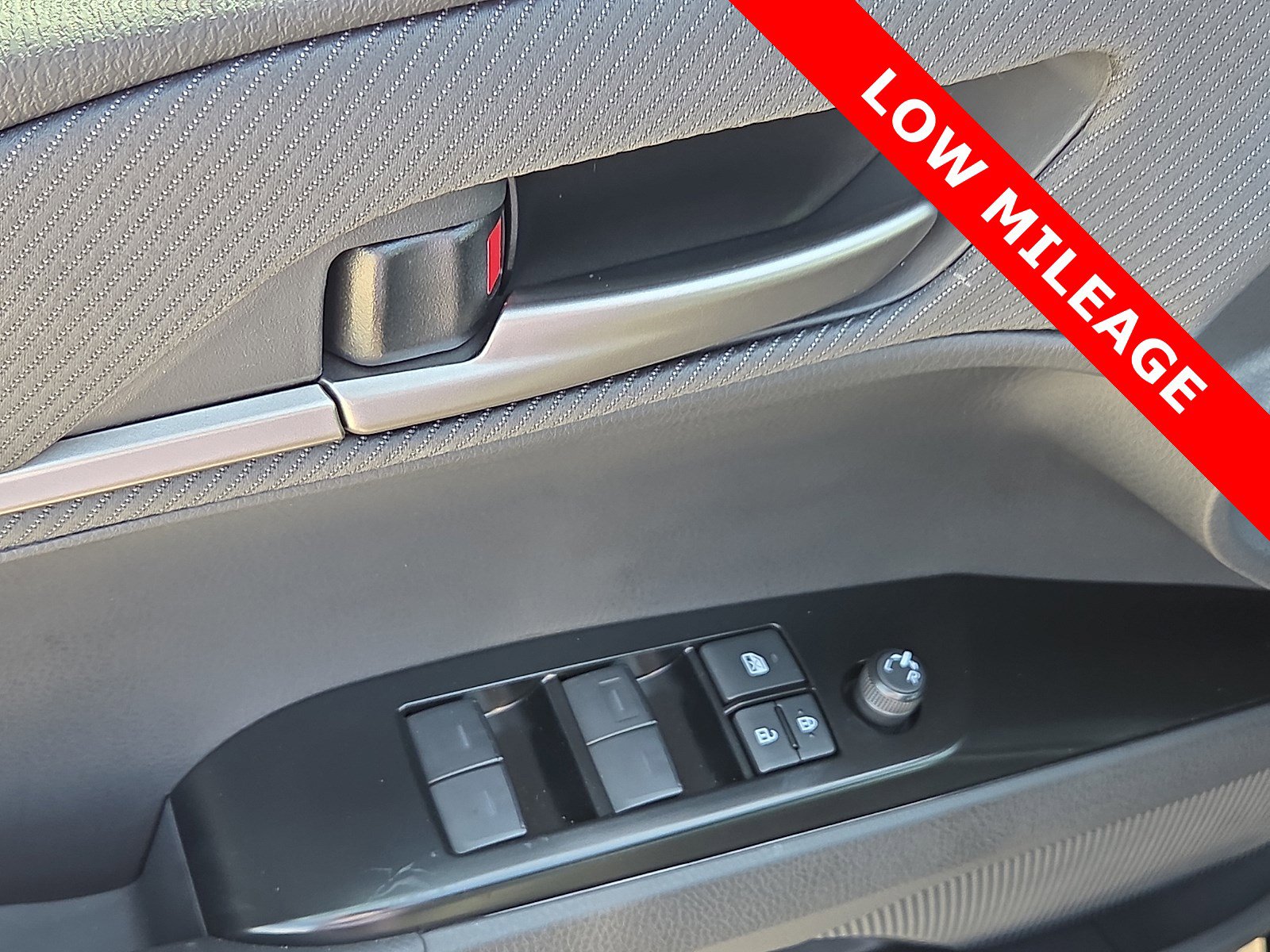 Used 2025 Toyota Camry SE FWD image 13