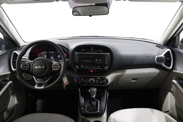 Used 2025 Kia Soul LX w/ LX Technology Package FWD image 14