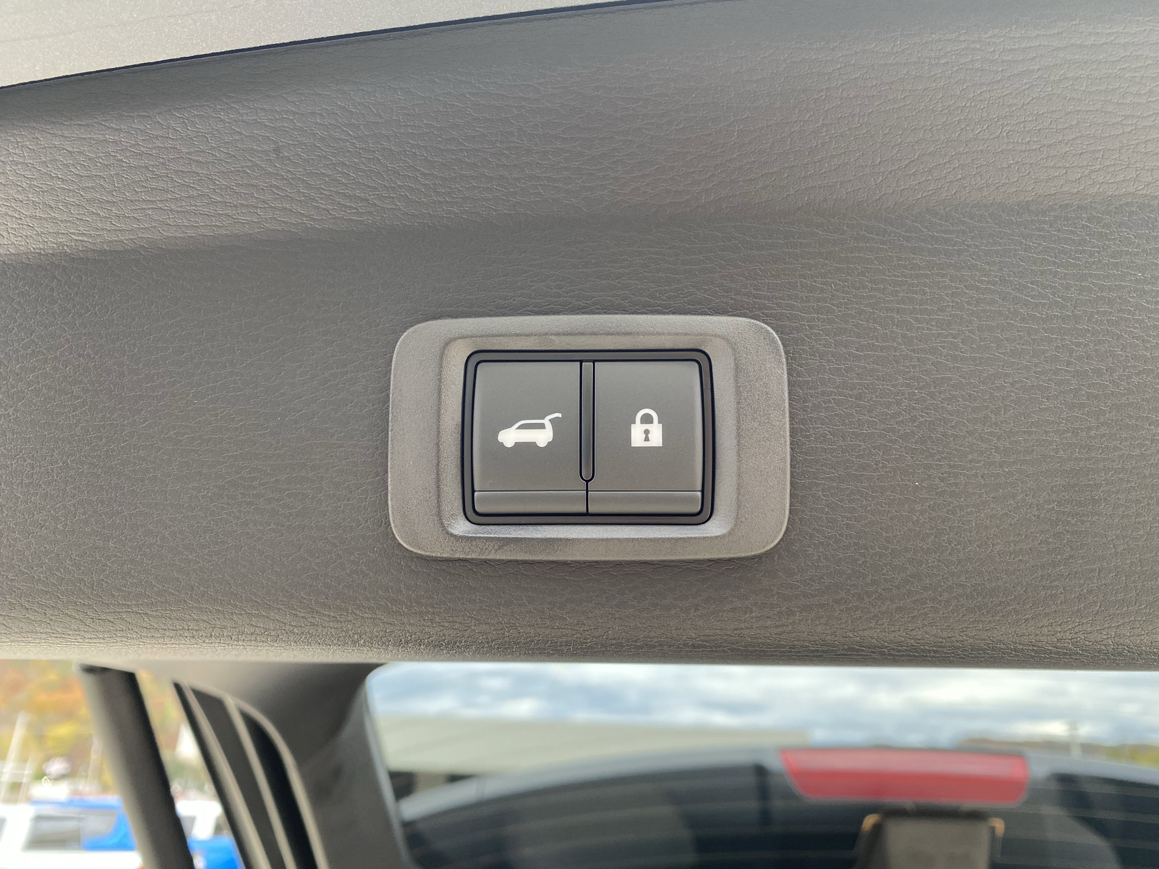 Used 2025 Mitsubishi Outlander AWD image 33