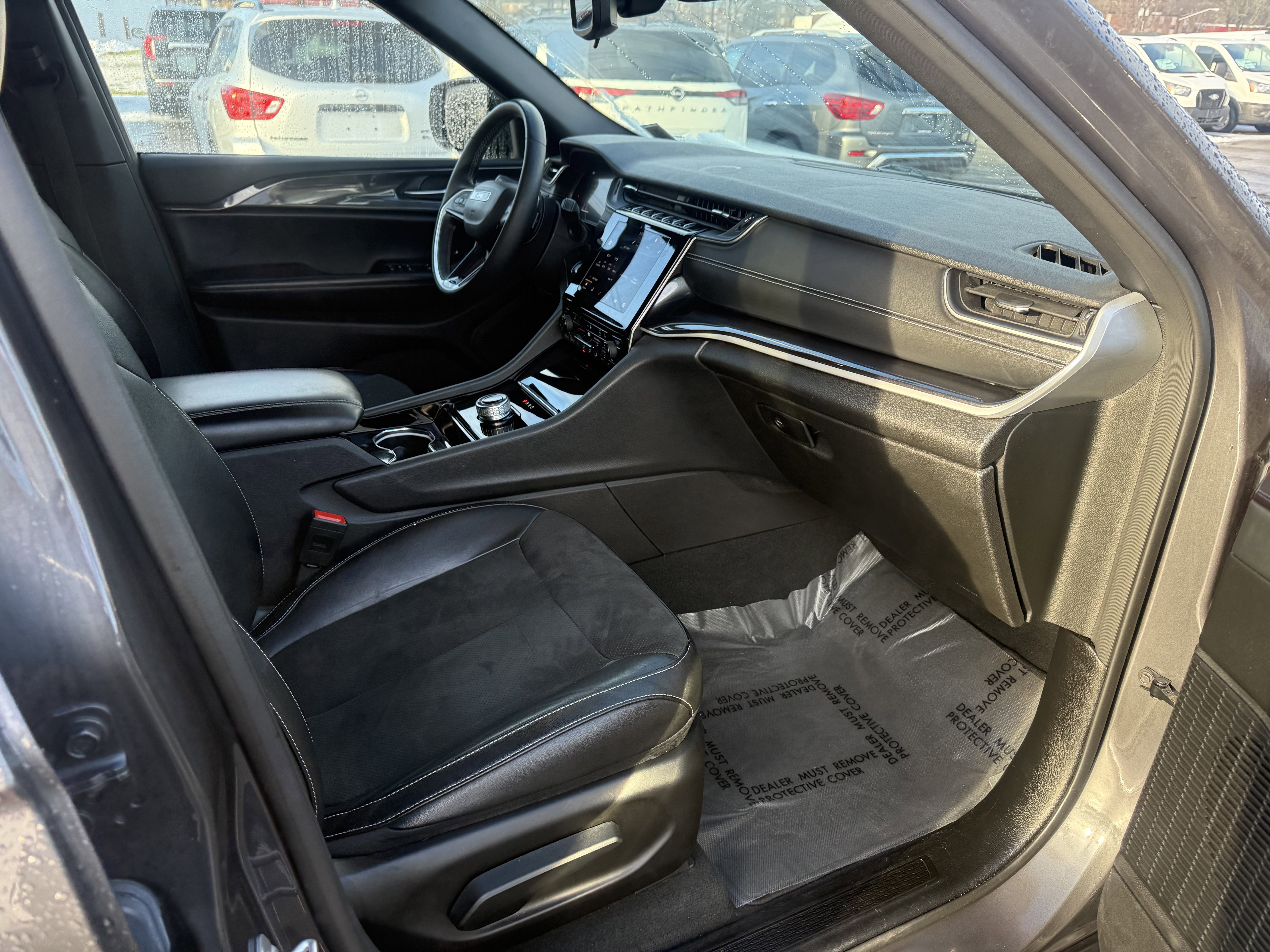 Used 2023 Jeep Grand Cherokee Altitude image 11