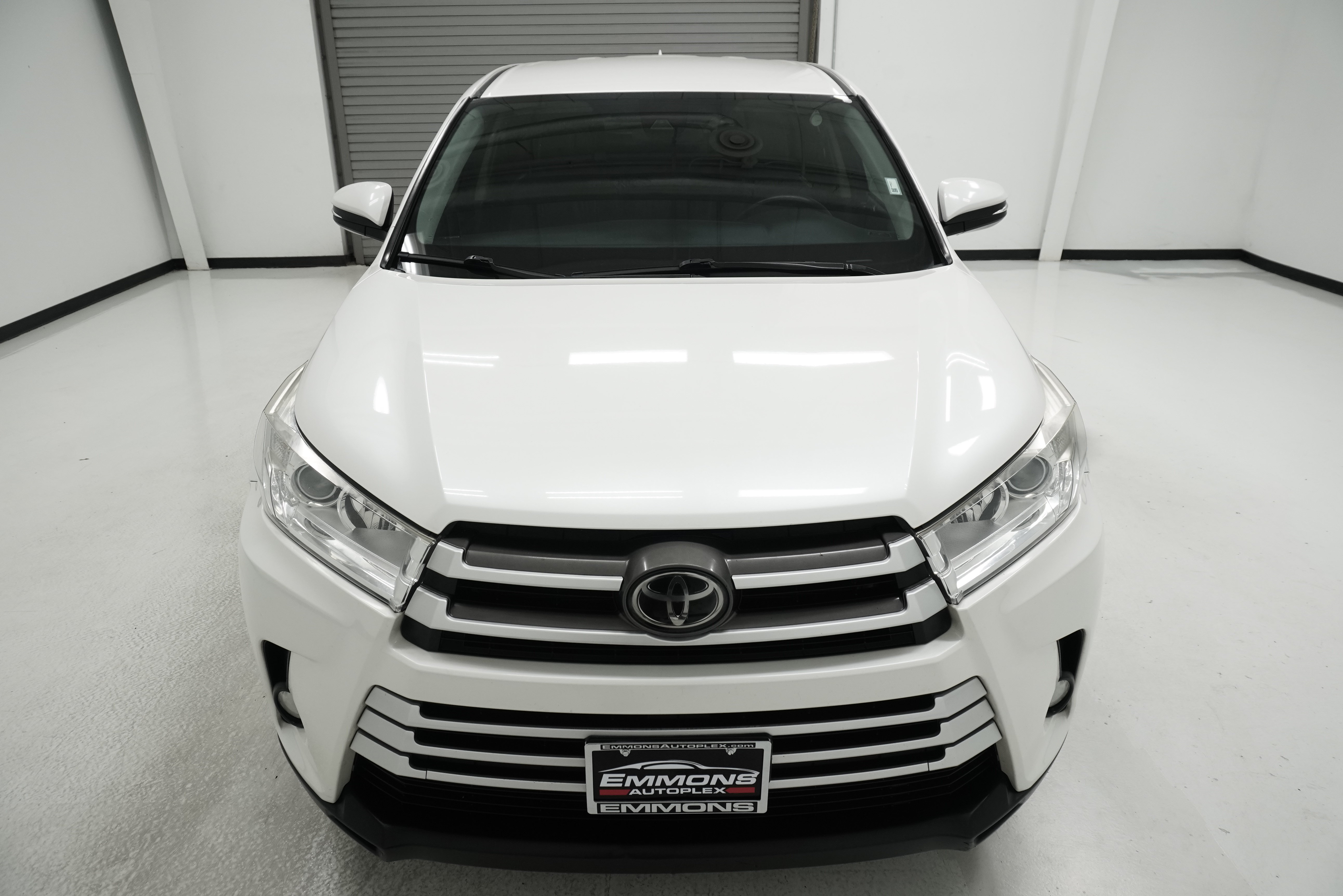 Used 2018 Toyota Highlander Plus FWD image 2