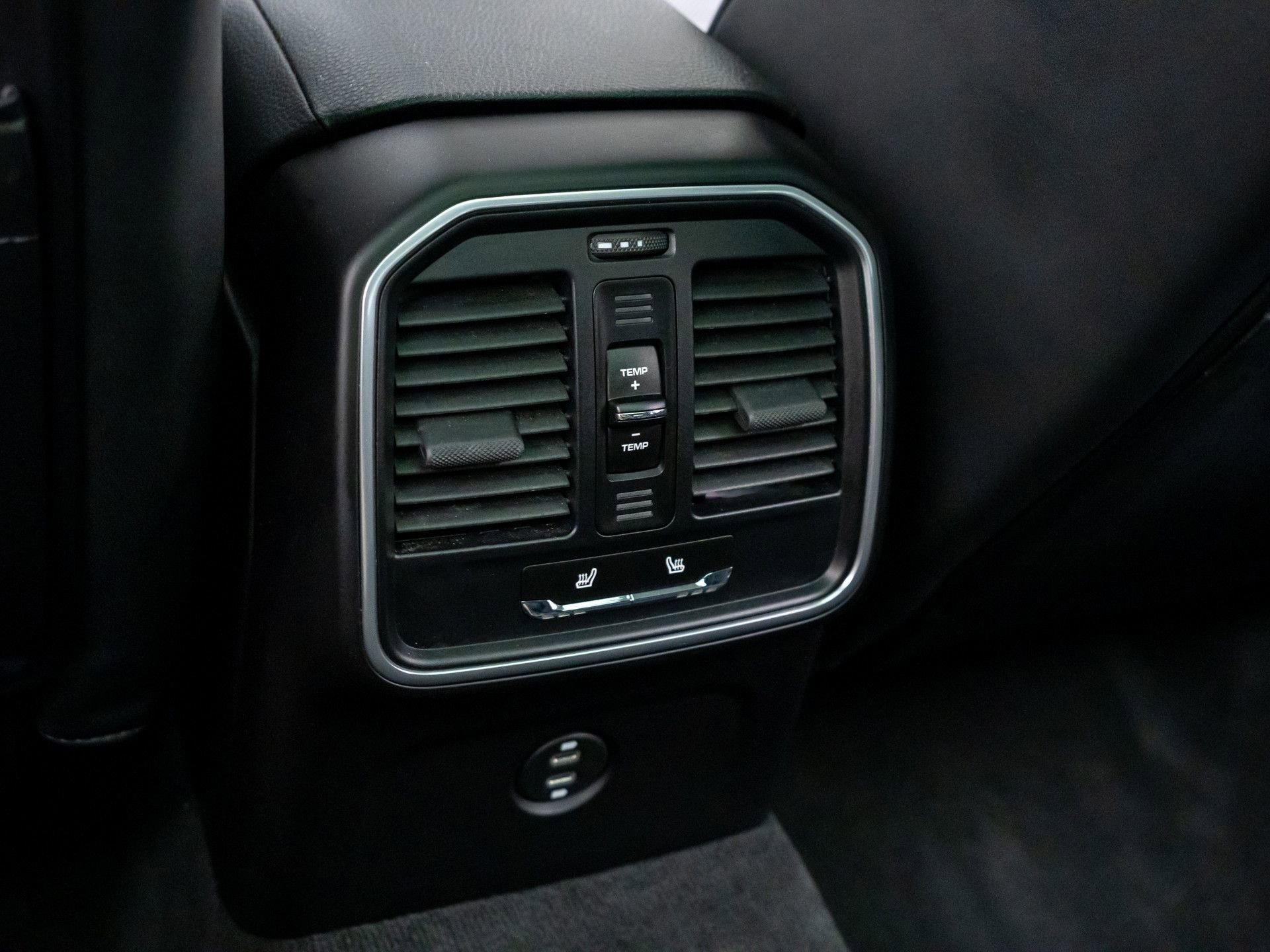 Certified 2023 Porsche Macan AWD/4WD image 19