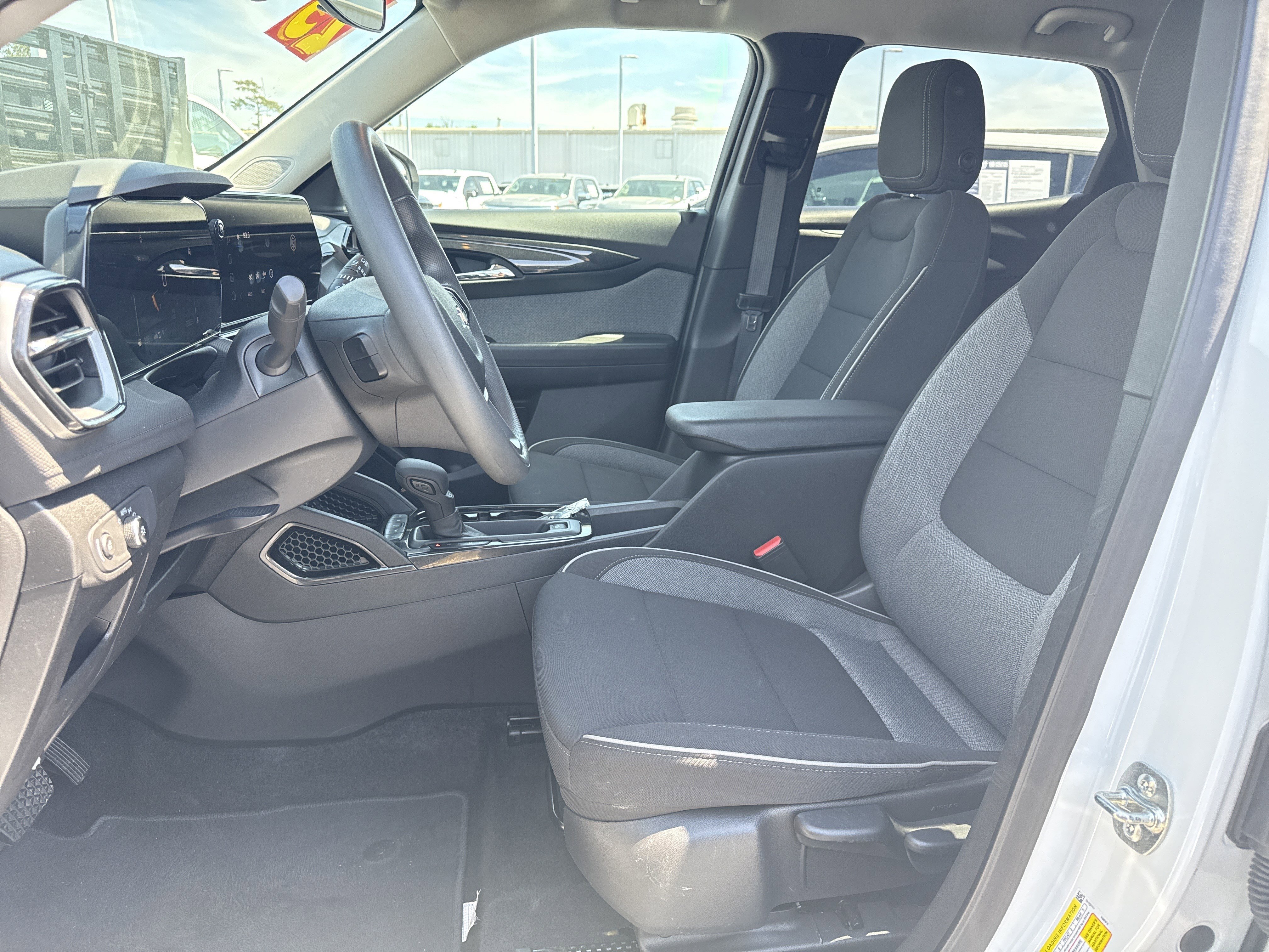 Used 2025 Chevrolet TrailBlazer LT AWD/4WD image 16