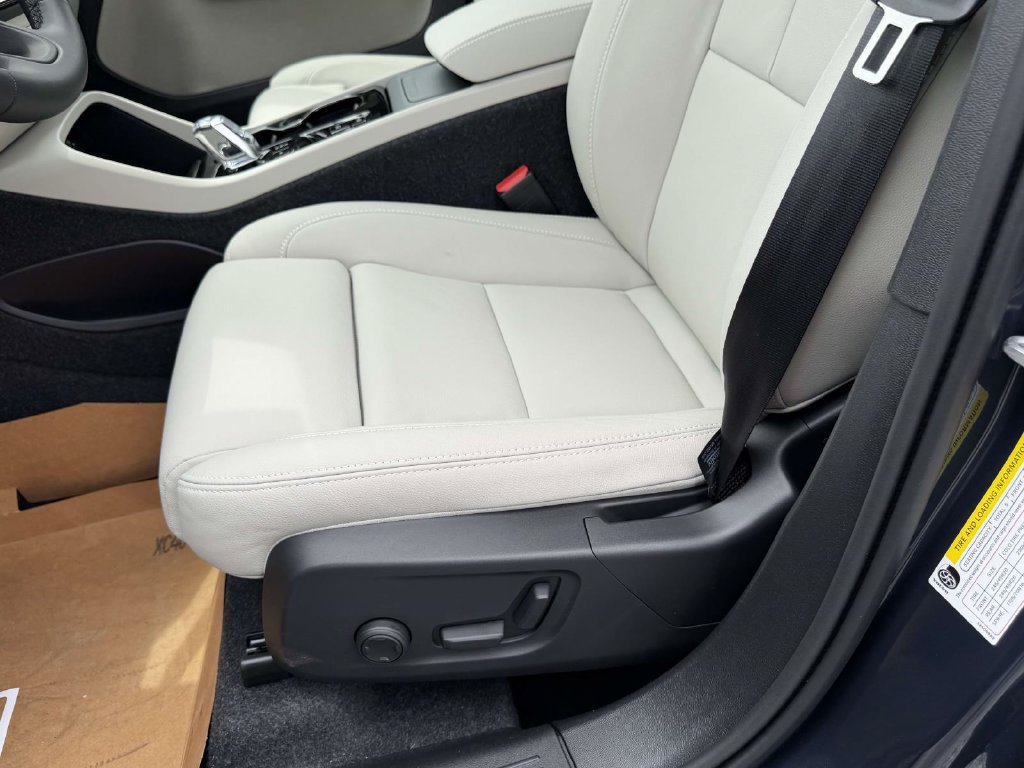 New 2026 Volvo XC40 B5 Ultra w/ Protection Package Premier AWD/4WD image 16