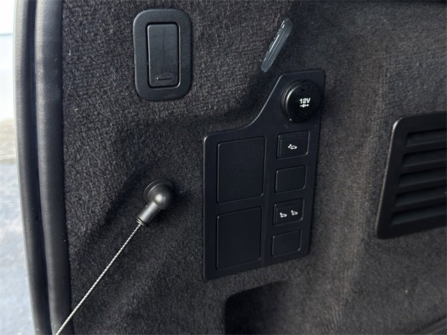 Used 2018 Land Rover Discovery HSE image 29