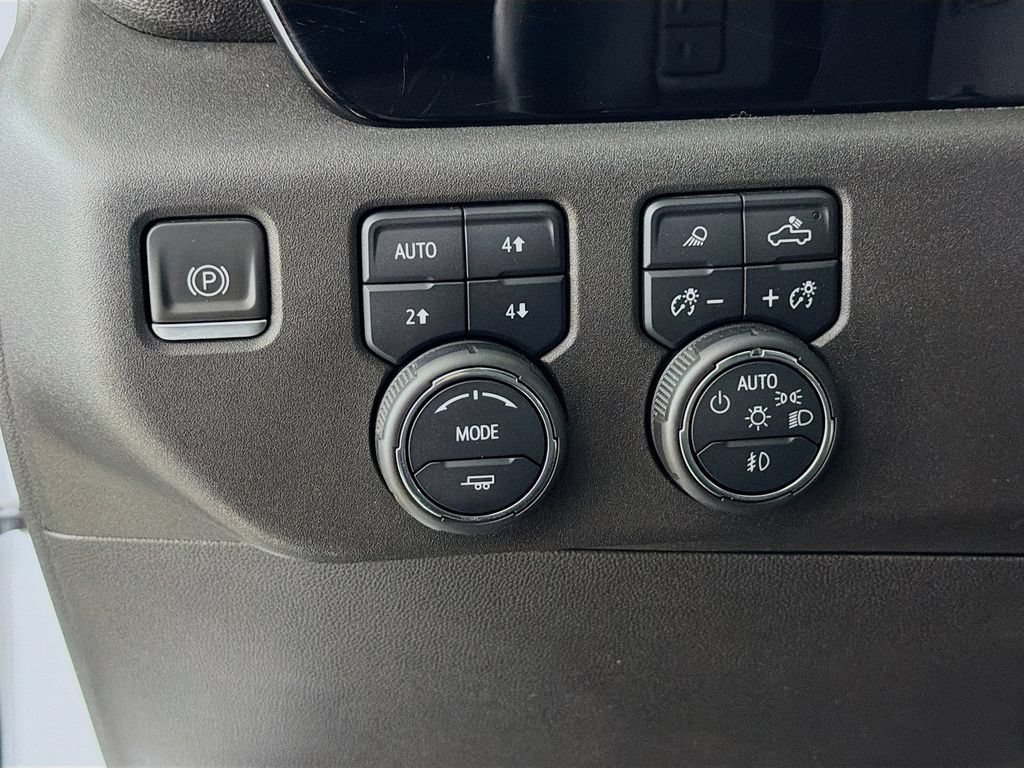 Used 2022 Chevrolet Silverado 1500 High Country w/ Z71 Off-Road Package AWD/4WD image 11