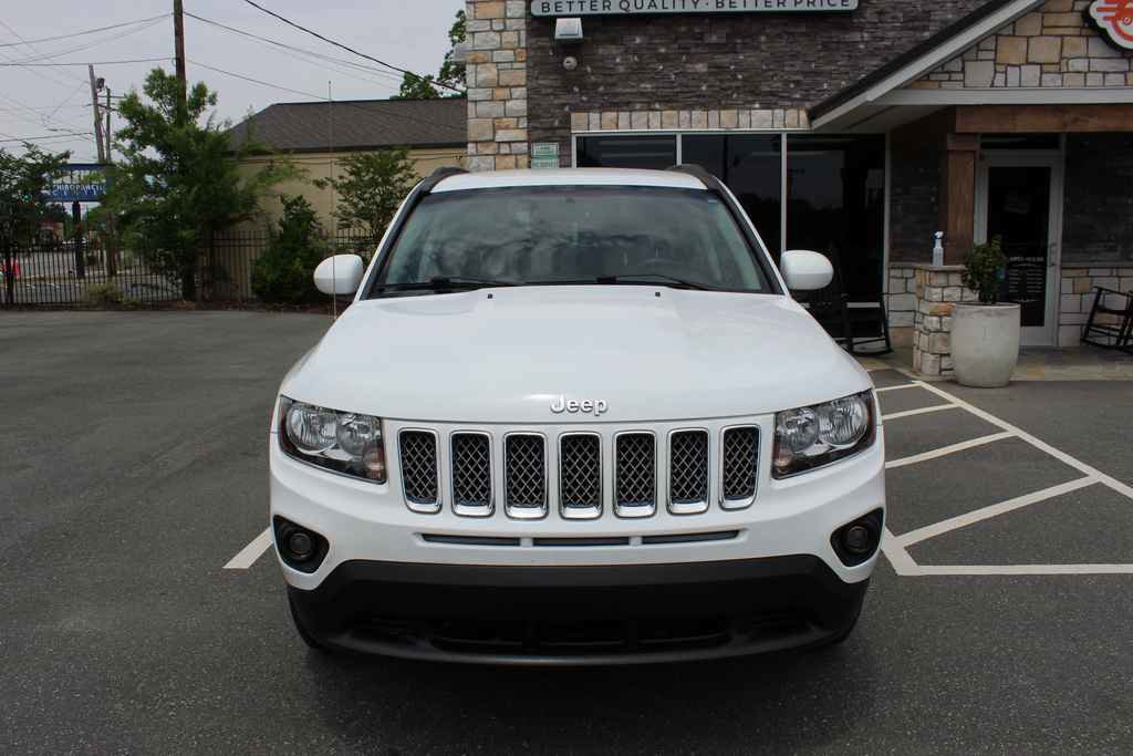 Used 2017 Jeep Compass Latitude FWD image 2