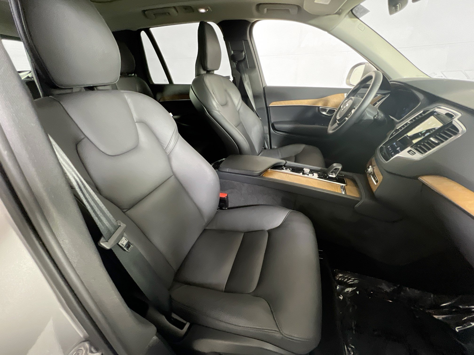 Used 2024 Volvo XC90 B5 Plus AWD/4WD image 30