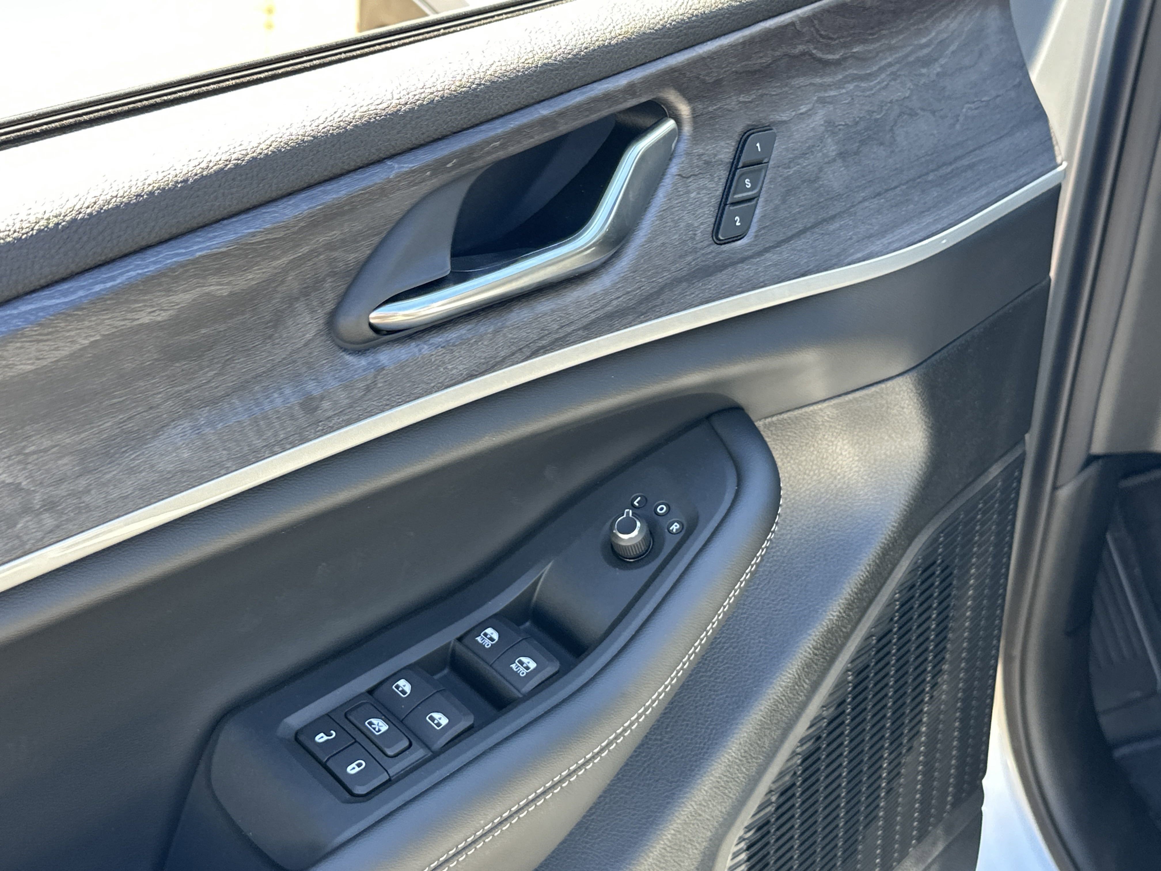 New 2025 Jeep Grand Cherokee Limited w/ Luxury Tech Group II image 14