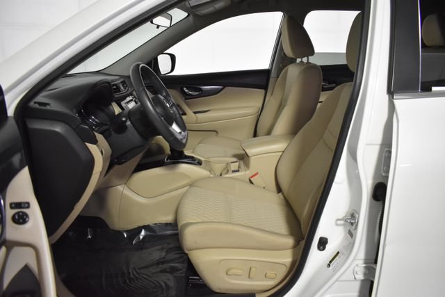Used 2017 Nissan Rogue SV w/ SV Premium Package FWD image 11