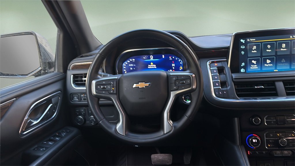 Used 2023 Chevrolet Suburban Premier image 16