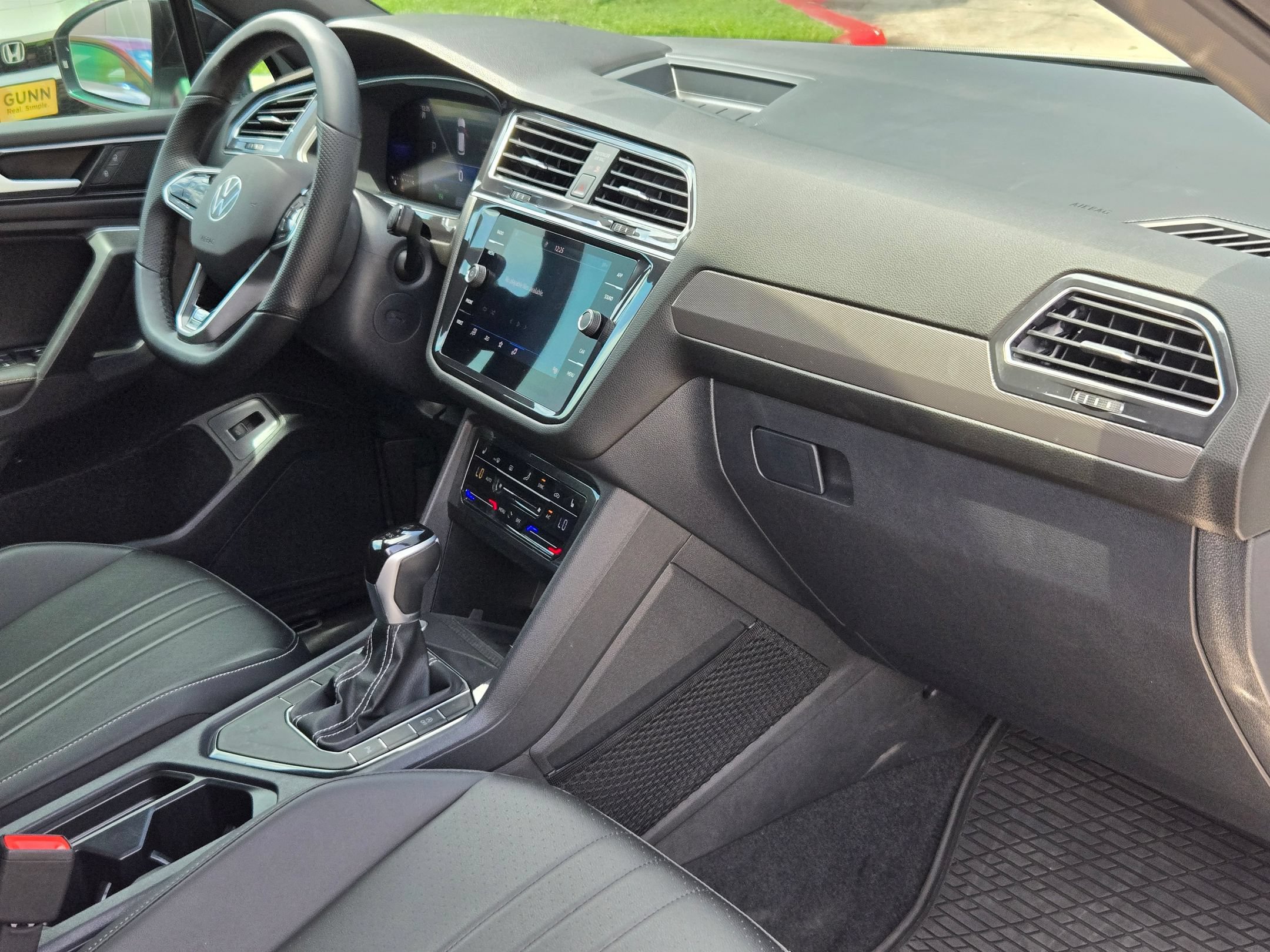 Used 2024 Volkswagen Tiguan SE R-Line FWD image 29