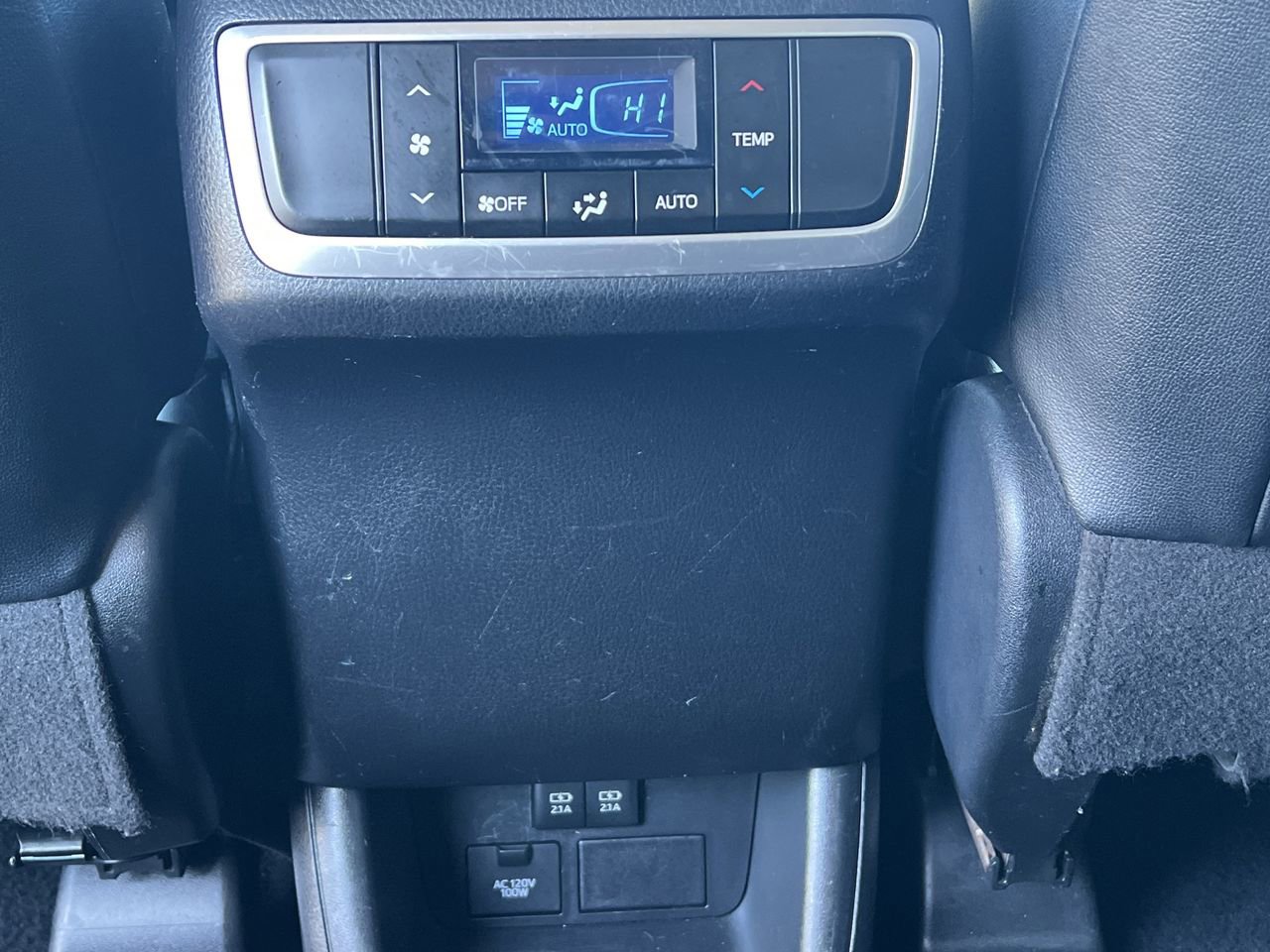 Used 2019 Toyota Highlander XLE image 29