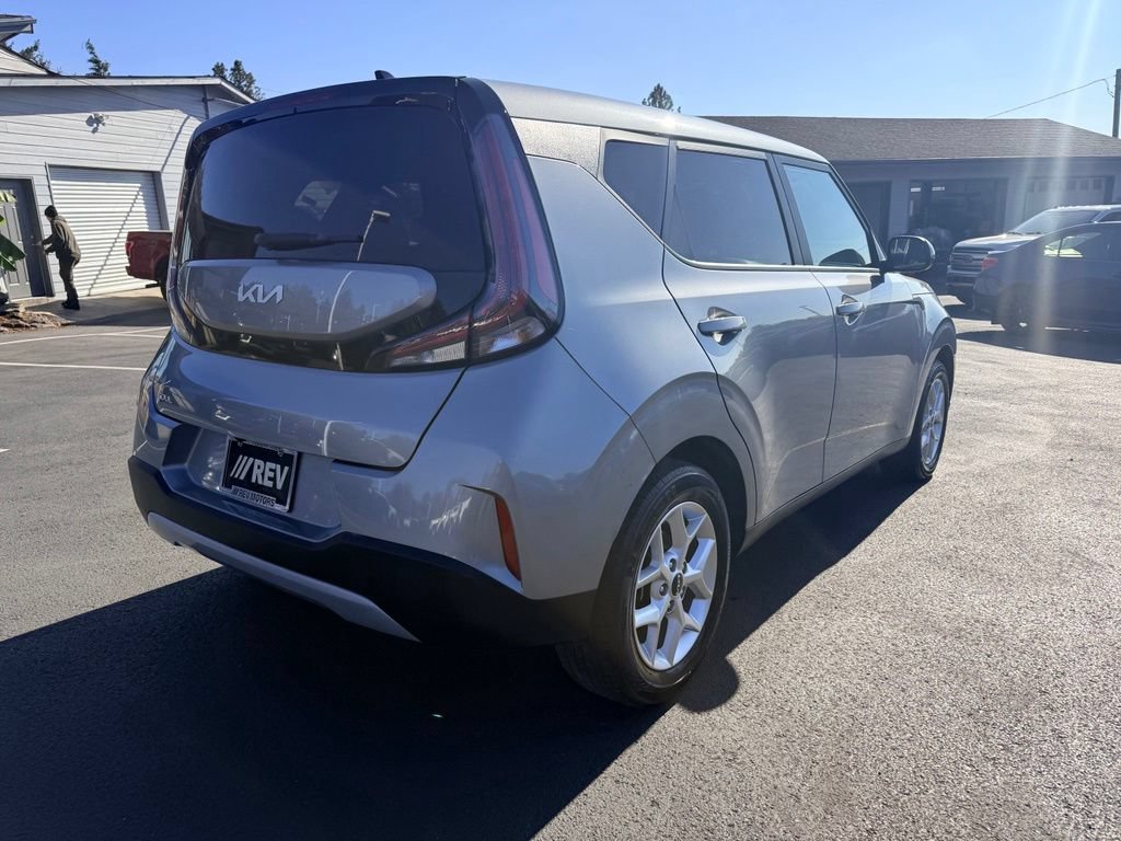 Used 2023 Kia Soul LX w/ Option Group 015 FWD image 5