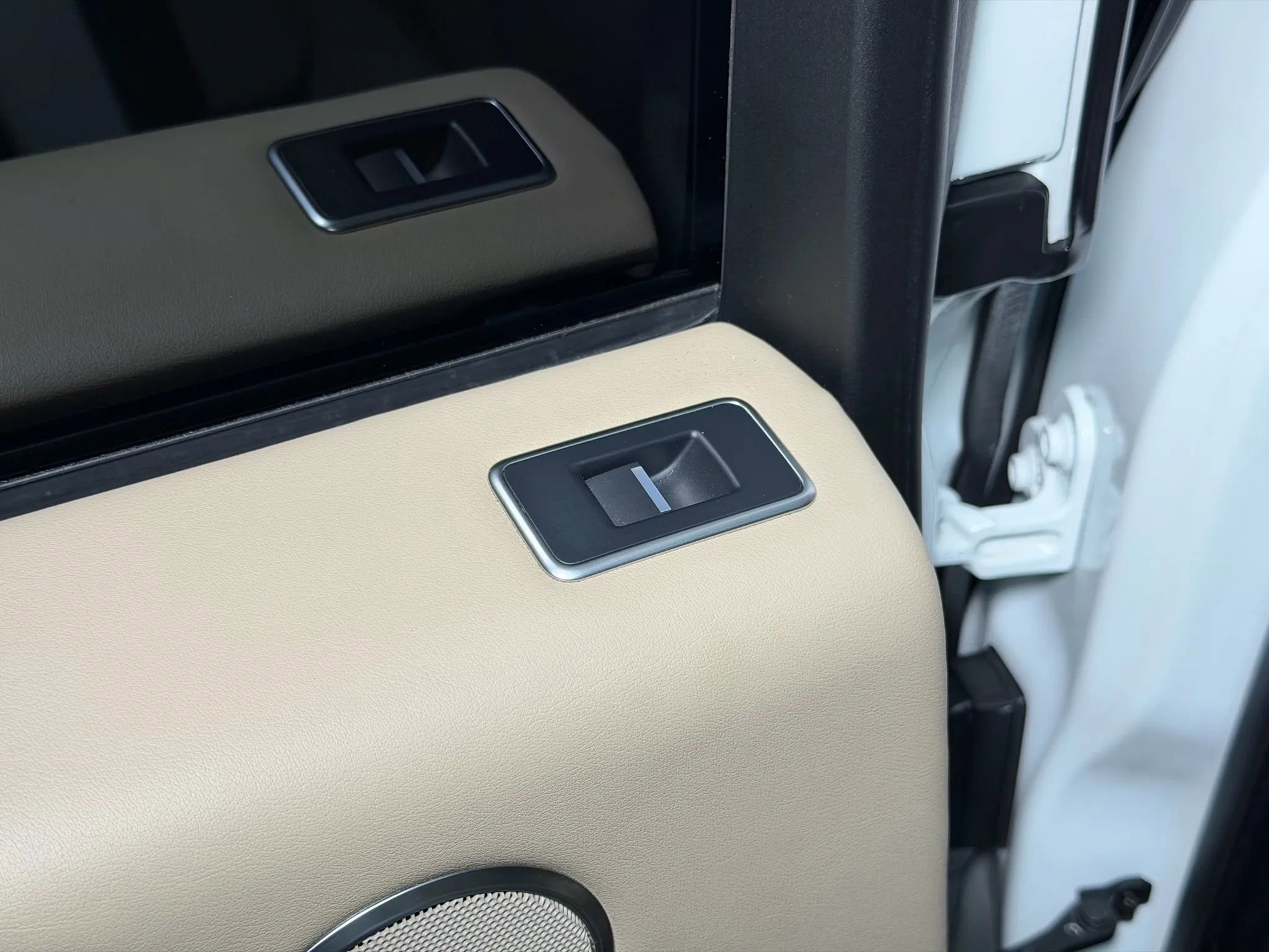 Used 2016 Land Rover Range Rover HSE image 21