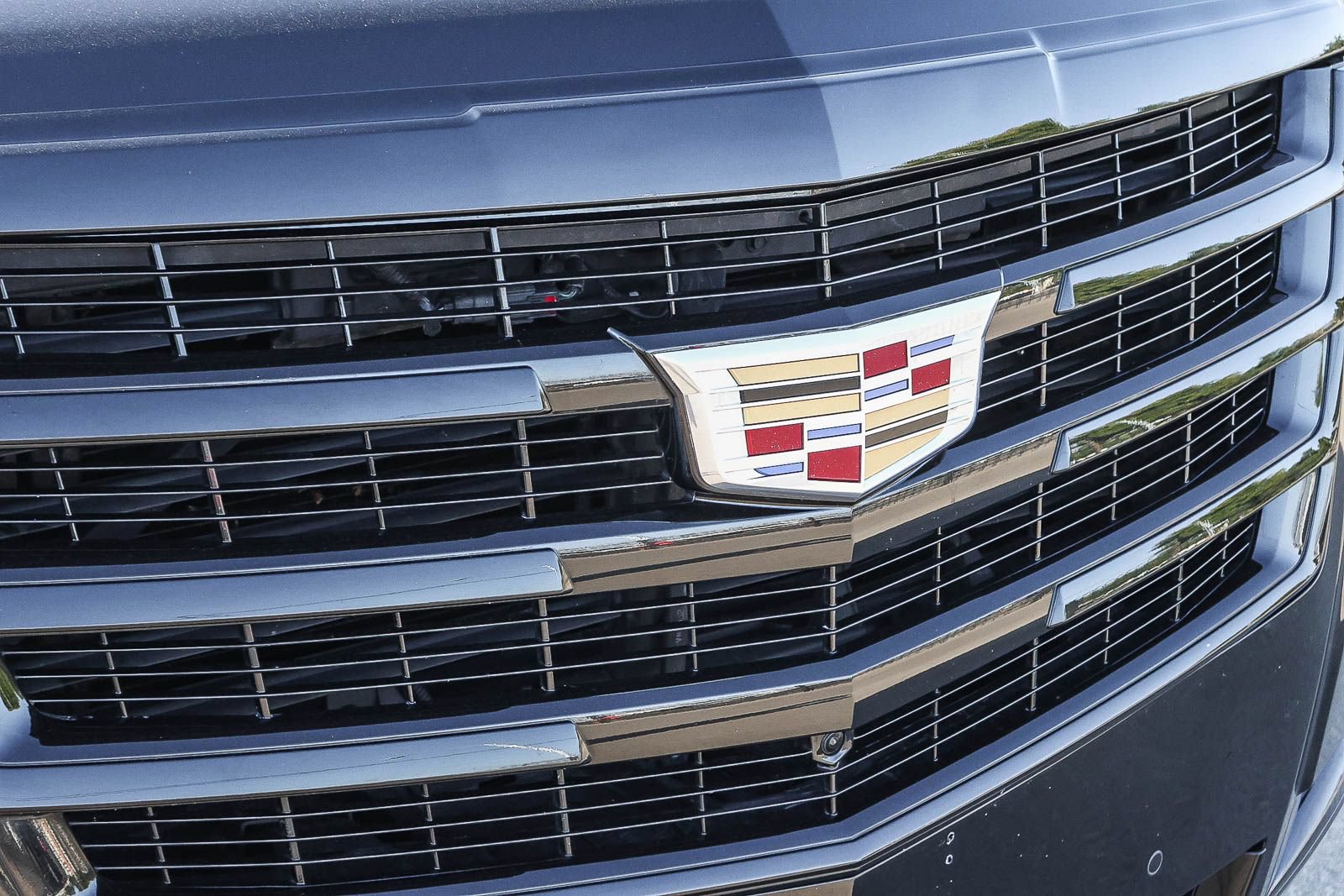 Used 2019 Cadillac Escalade Premium Luxury w/ Escalade Sport Edition AWD/4WD image 16