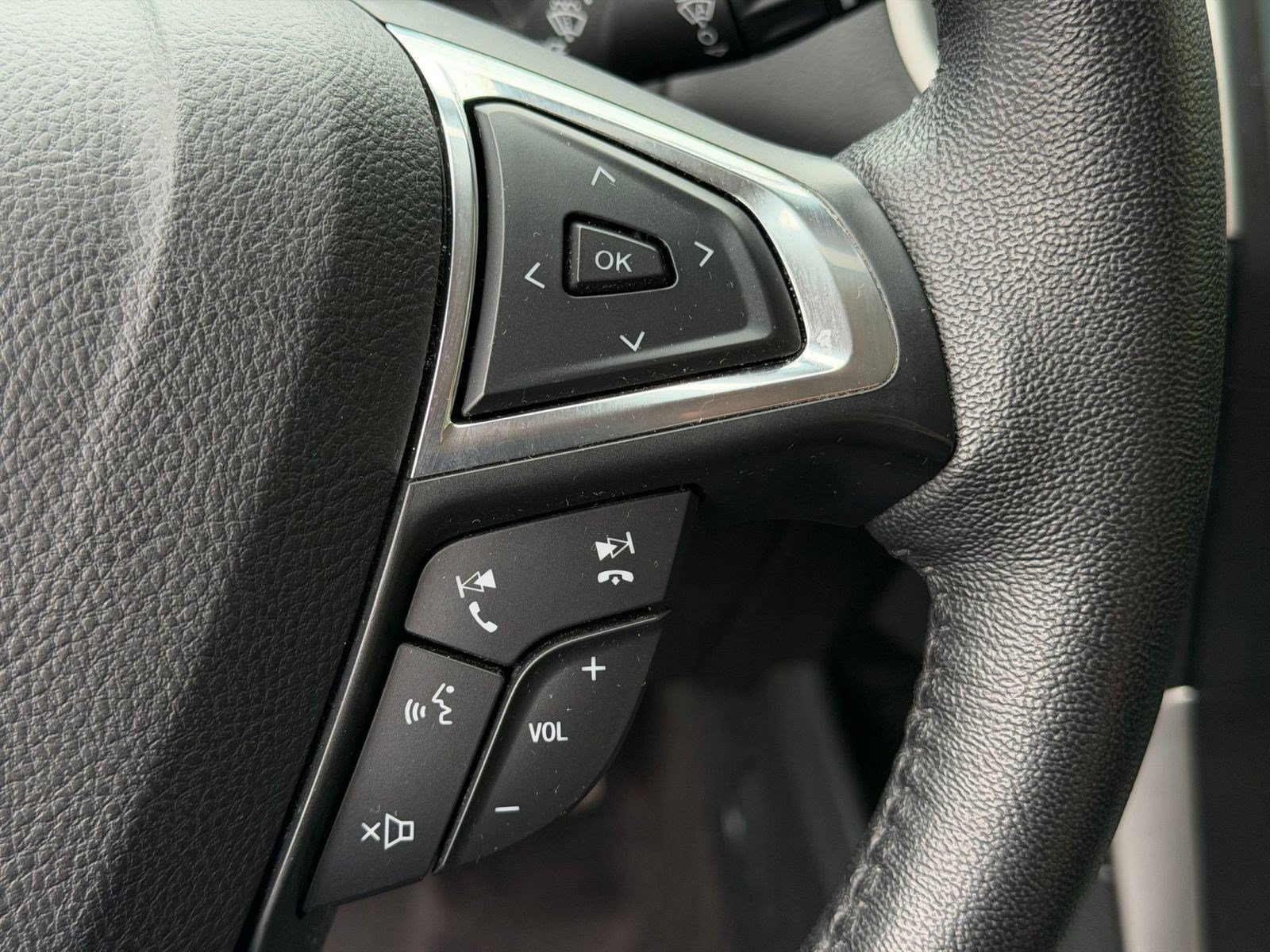 Used 2020 Ford Edge SEL w/ Convenience Package FWD image 16