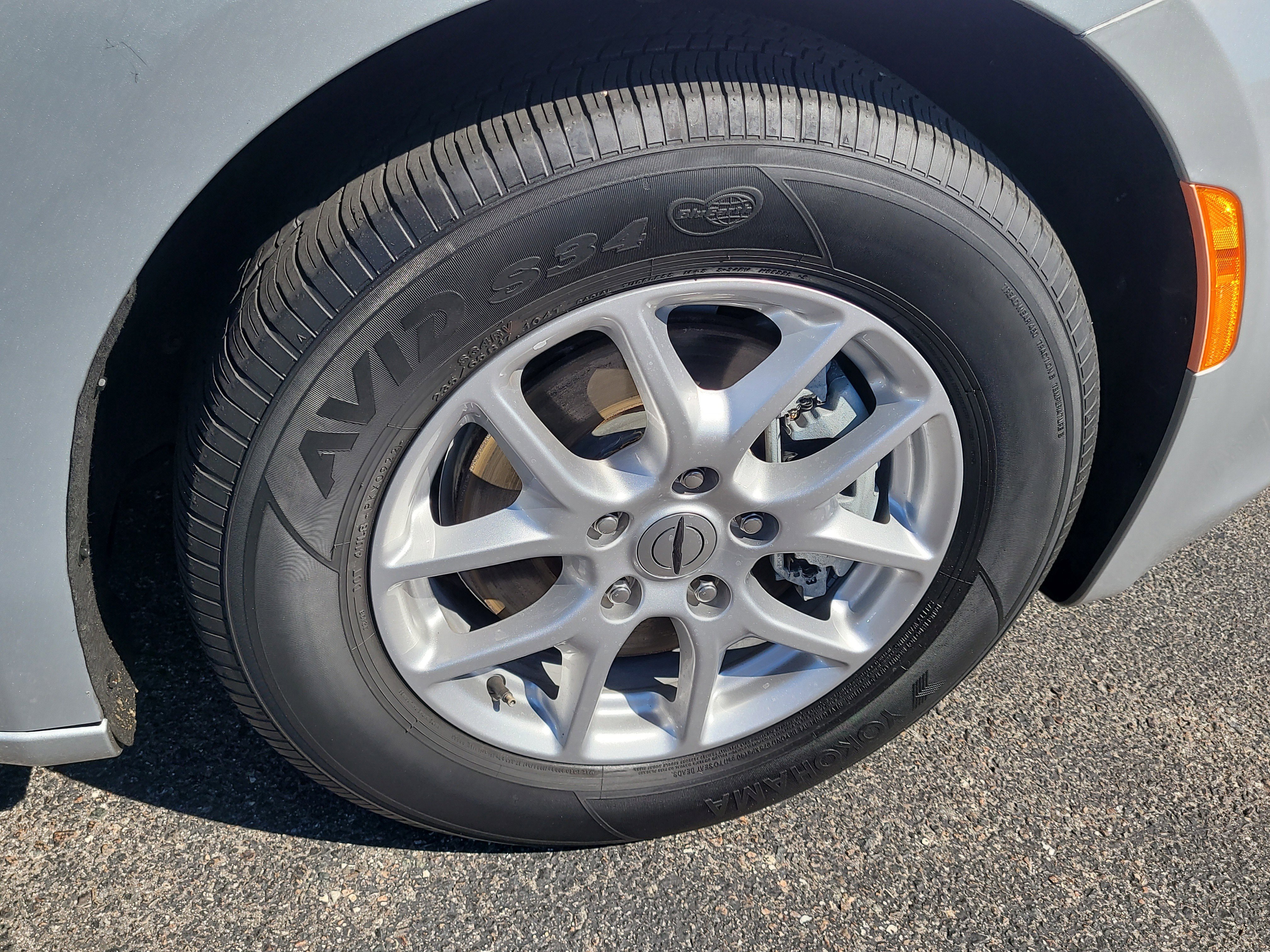 Used 2022 Chrysler Voyager LX image 9