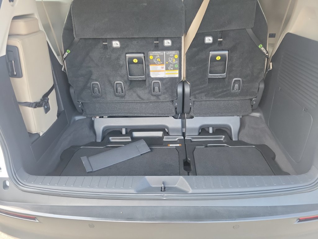 Used 2022 Toyota Sienna XLE FWD image 27