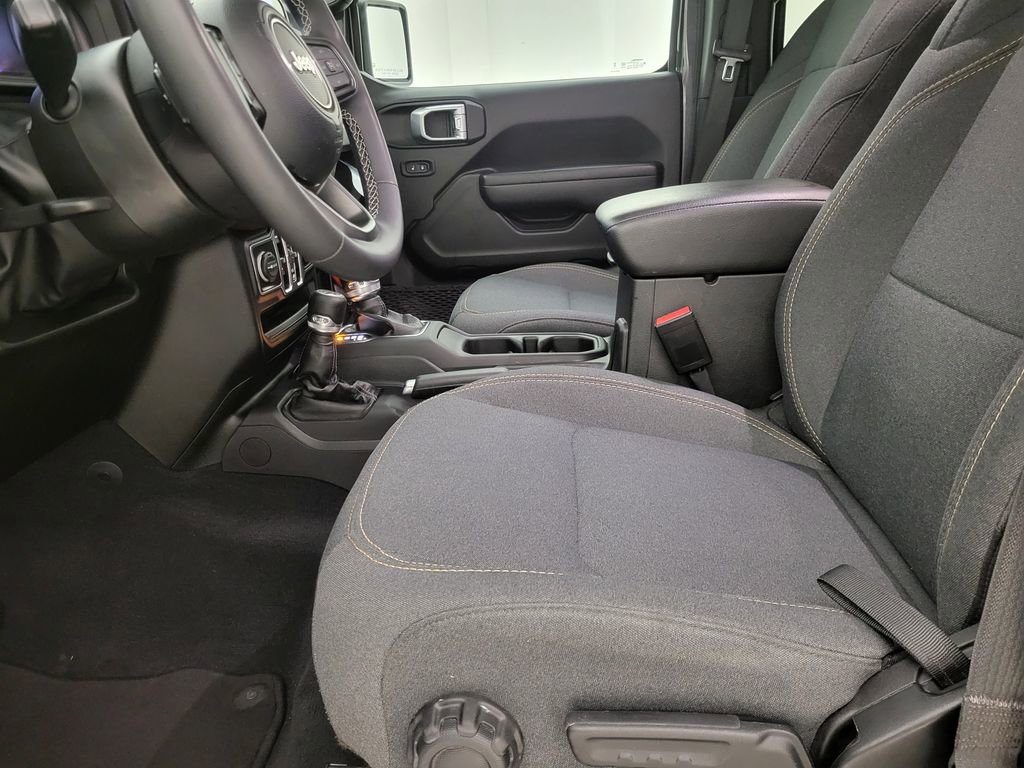 Used 2025 Jeep Wrangler Sport S image 27
