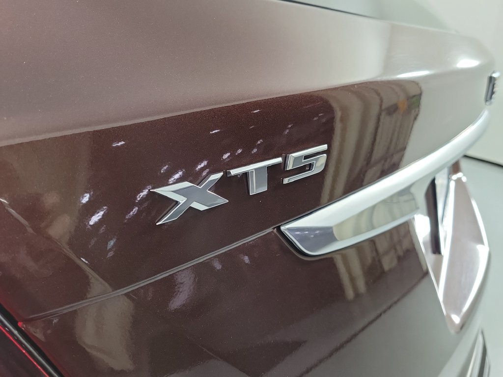 Certified 2022 Cadillac XT5 Premium Luxury w/ Technology Package FWD image 7